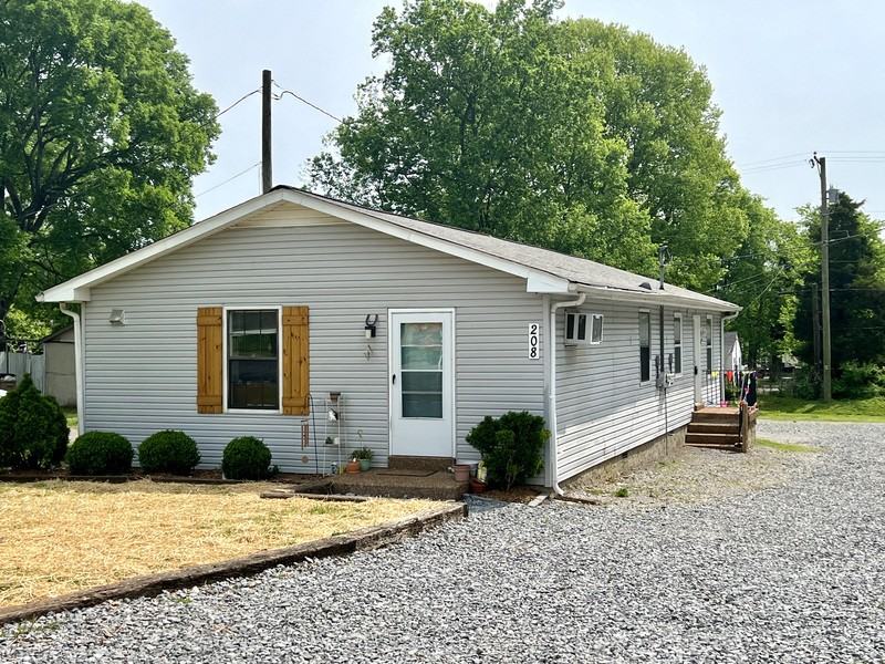 208 May Dr #D - Photo 2 of 18