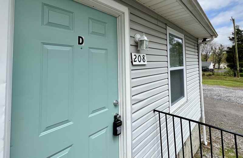 208 May Dr #D - Photo 4 of 18