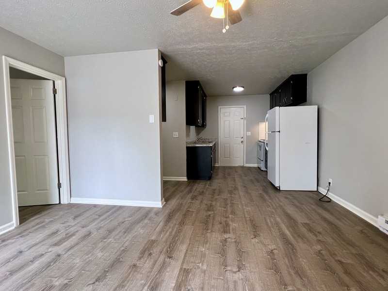 208 May Dr #D - Photo 5 of 18