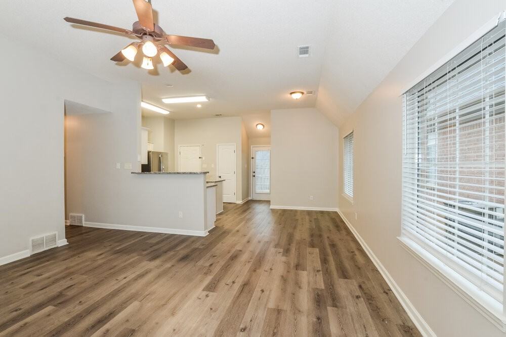 10253 Eveninghill Dr - Photo 4 of 16