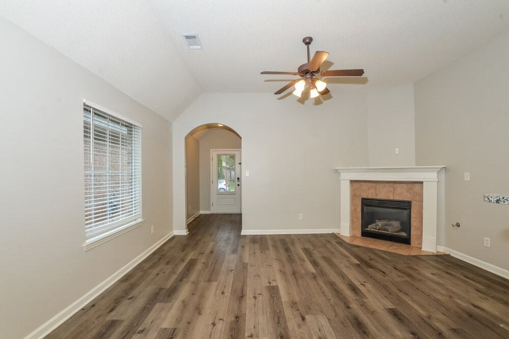 10253 Eveninghill Dr - Photo 5 of 16