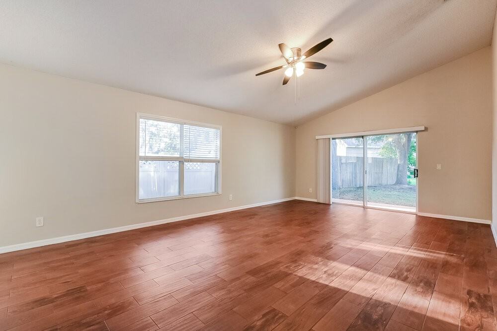 13621 Meadowpark Ave - Photo 3 of 16