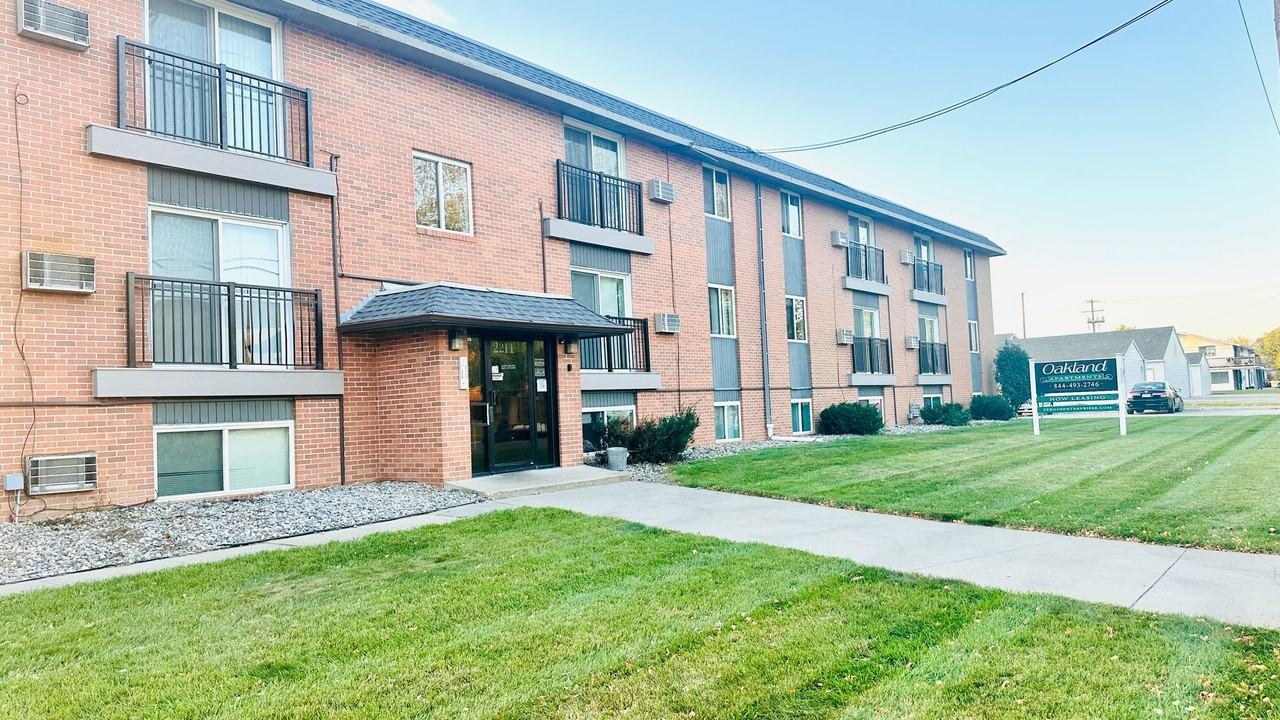 Oakland Apartments - Photo 5 of 16