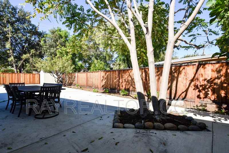 1099 Bradford Dr - Photo 2 of 16