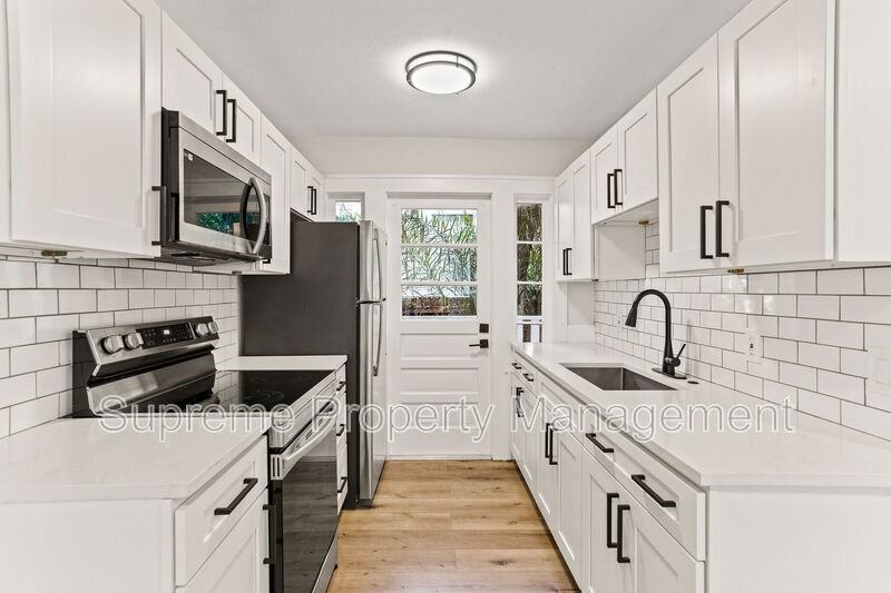 1151 34th Ave N #7 - Photo 3 of 16