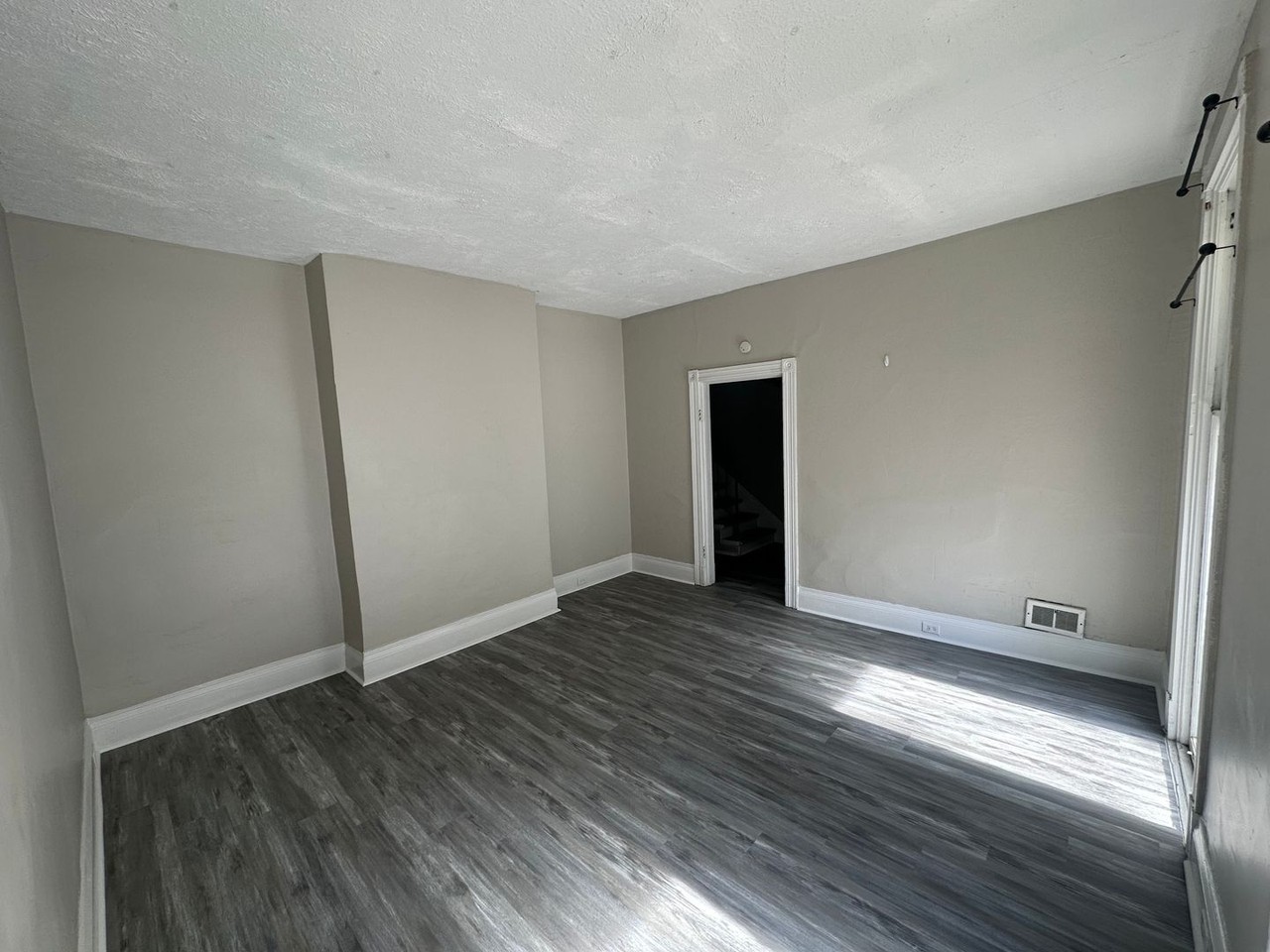 5429 Potter St - Photo 7 of 34