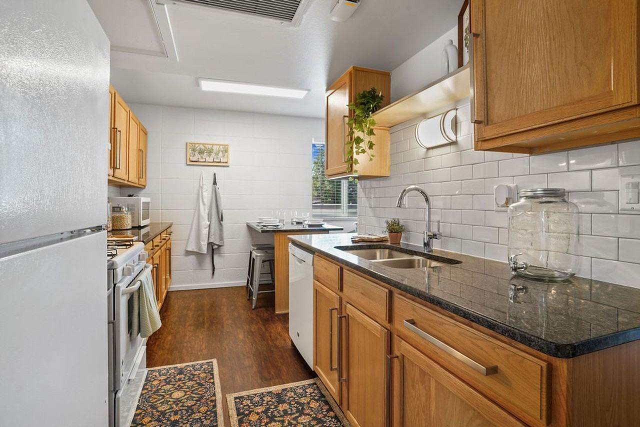 STUDENT HOUSING - Photo 4 of 50