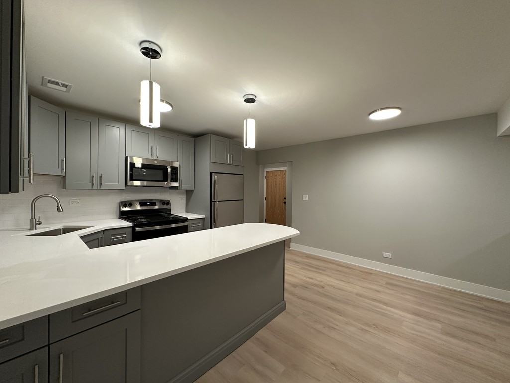 1220 North Lasalle Drive #4D - Photo 4 of 21