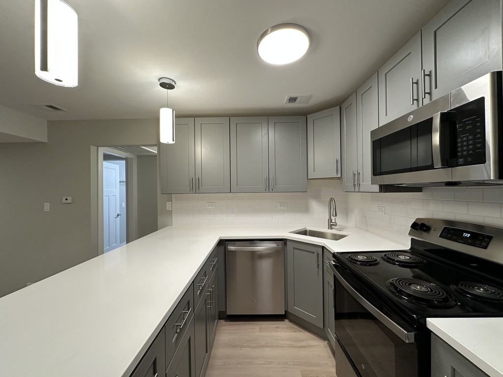 1220 North Lasalle Drive #4D - Photo 5 of 21