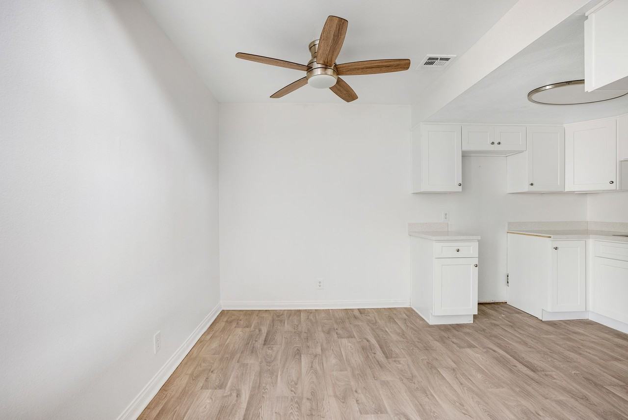 Windsor Arms Apartments - Photo 5 of 15