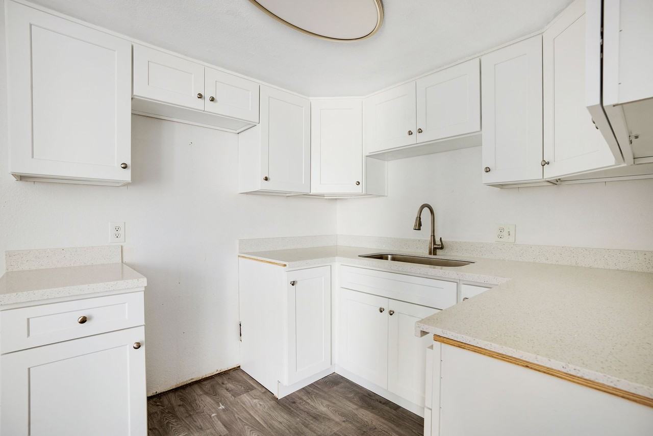 Windsor Arms Apartments - Photo 6 of 15