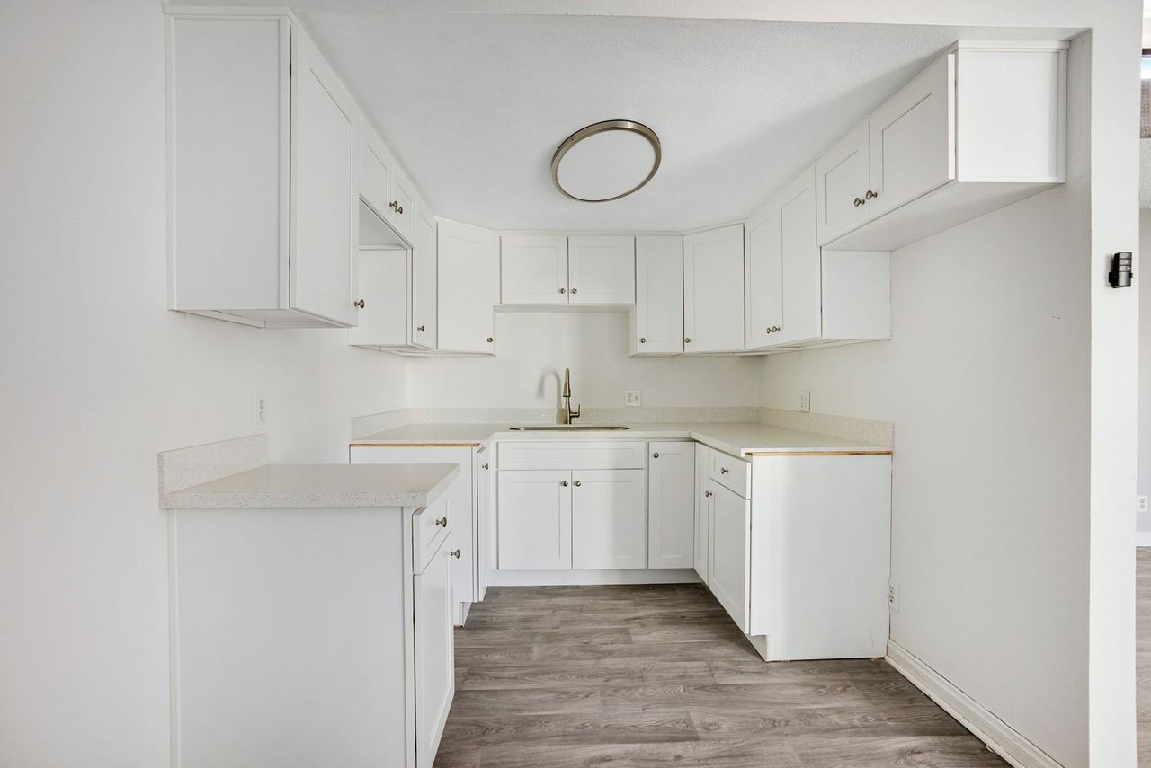 Windsor Arms Apartments - Photo 7 of 15