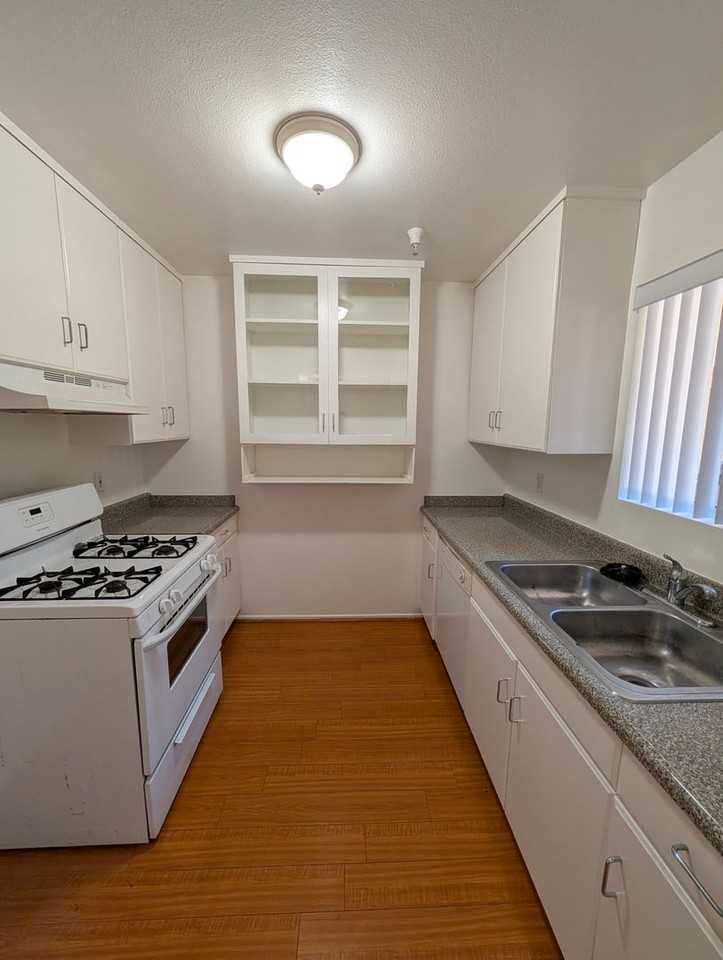 YaYa Valerio, LLC - Photo 4 of 37