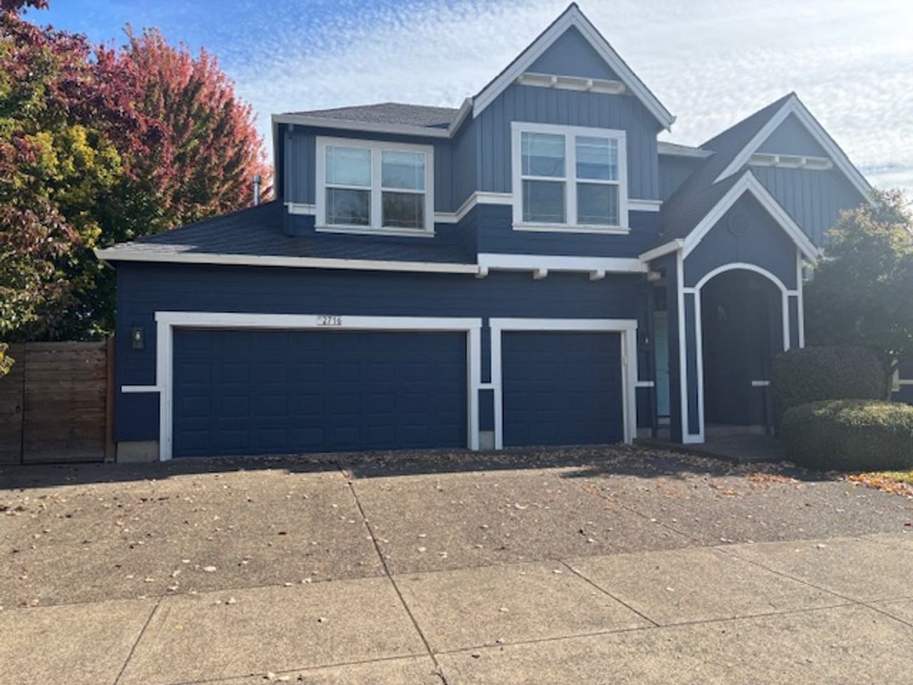 2716 Ne Chehalem Dr - Photo 3 of 50