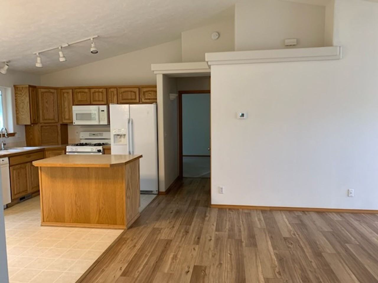 9049 N Torrey Ln - Photo 7 of 26