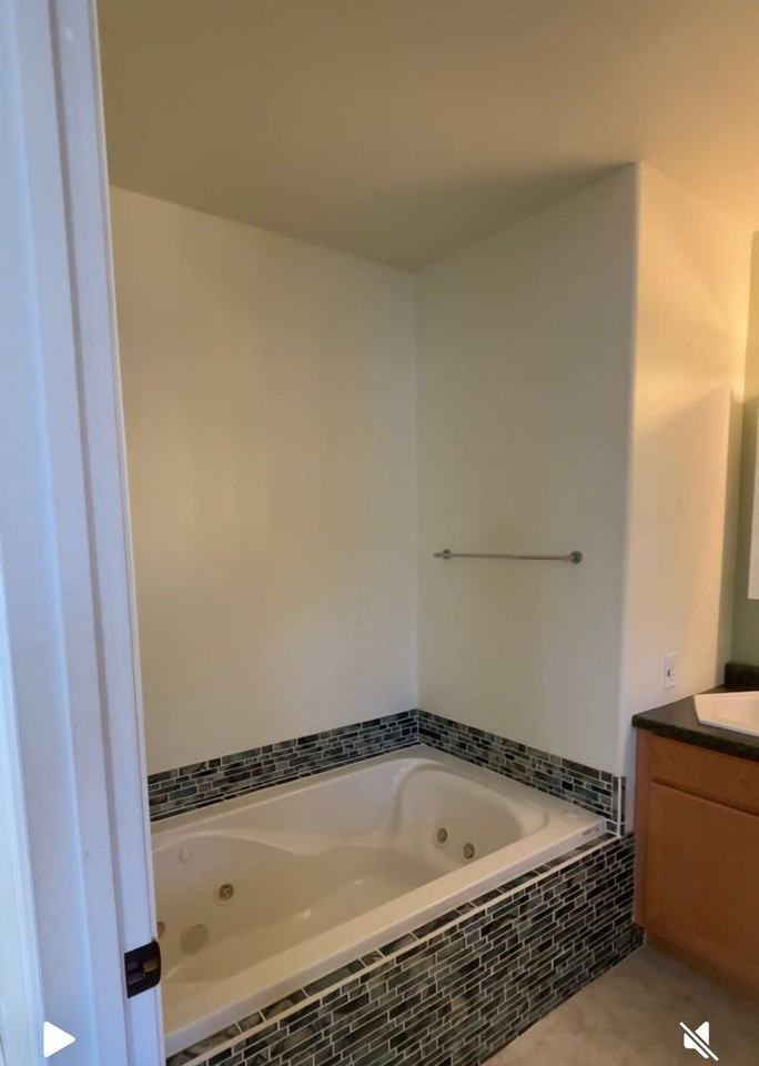 435 Nw Forest St - Photo 6 of 18