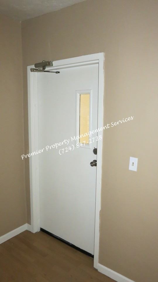 527-531 Midland Ave (Midland) - Photo 2 of 18