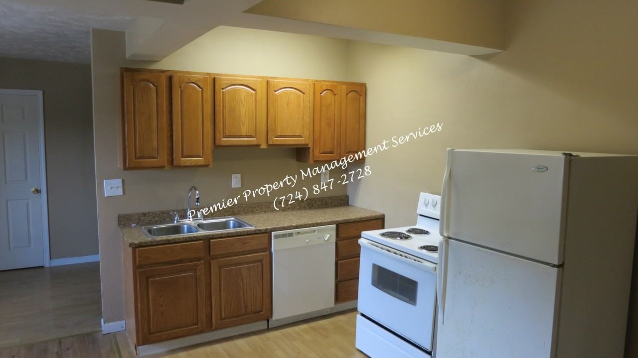 527-531 Midland Ave (Midland) - Photo 4 of 18