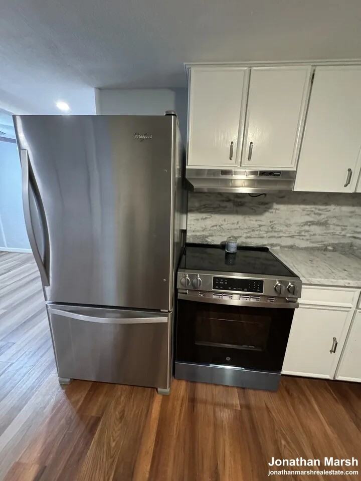 100 Exeter St - Photo 2 of 8