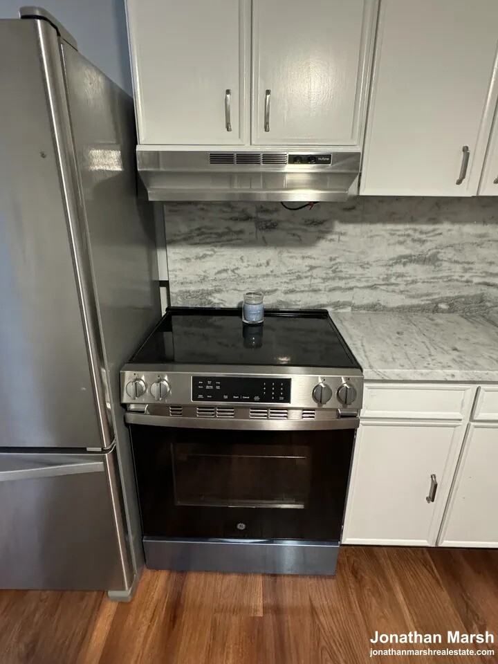 100 Exeter St - Photo 3 of 8
