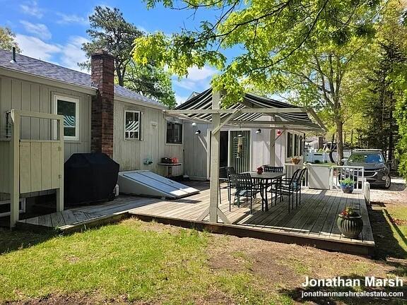 203 Monomoscoy Rd - Photo 2 of 15