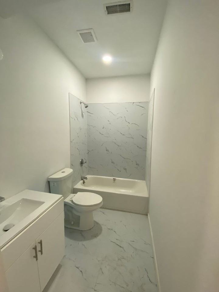 260 West Johnson Street - Photo 3 of 23