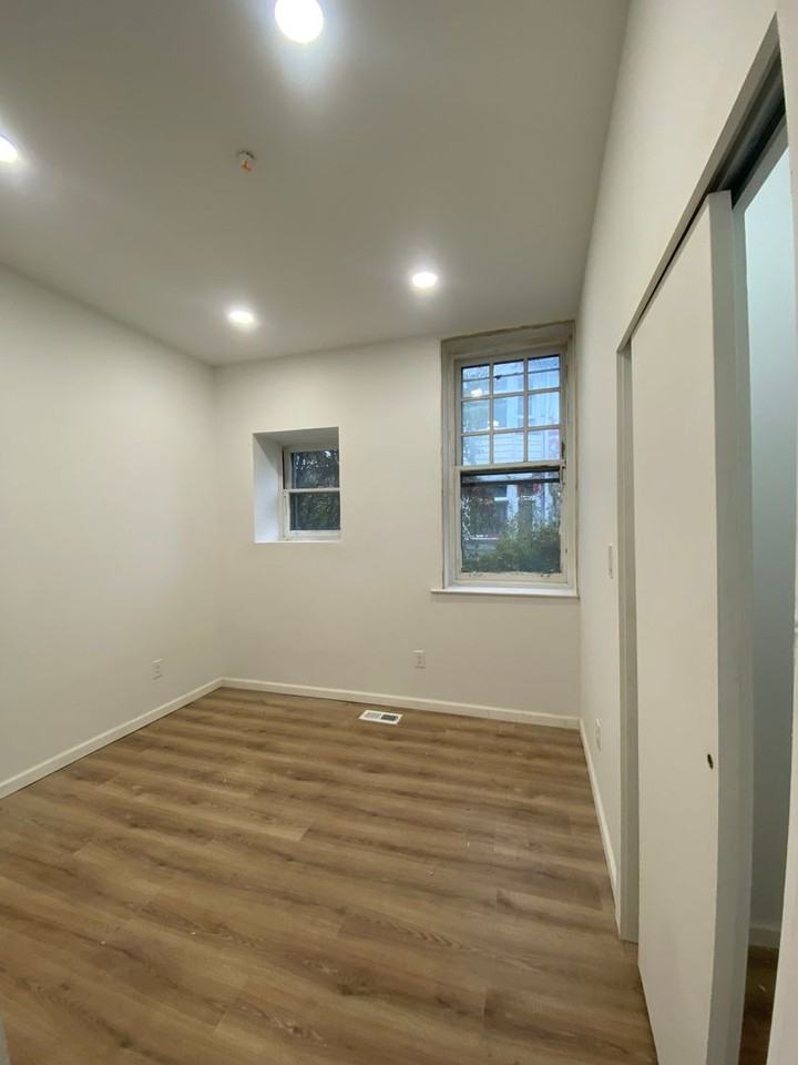 260 West Johnson Street - Photo 4 of 23