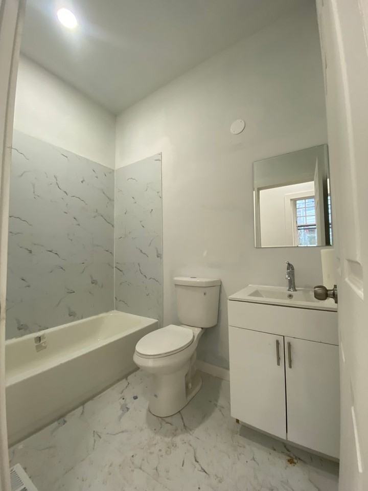 260 West Johnson Street - Photo 5 of 23