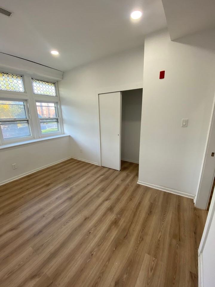 260 West Johnson Street - Photo 6 of 23