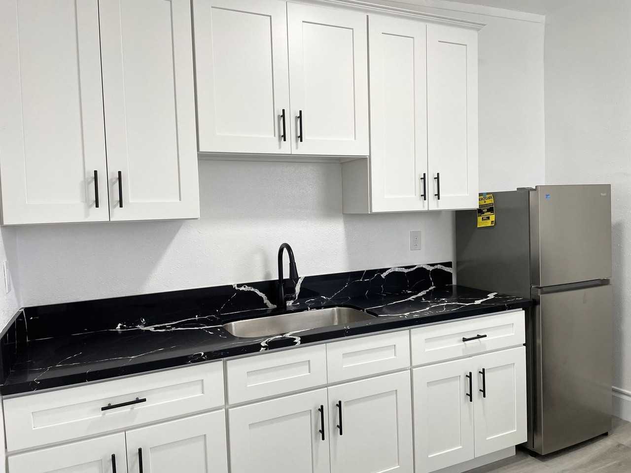 Catalina Court - Photo 4 of 39