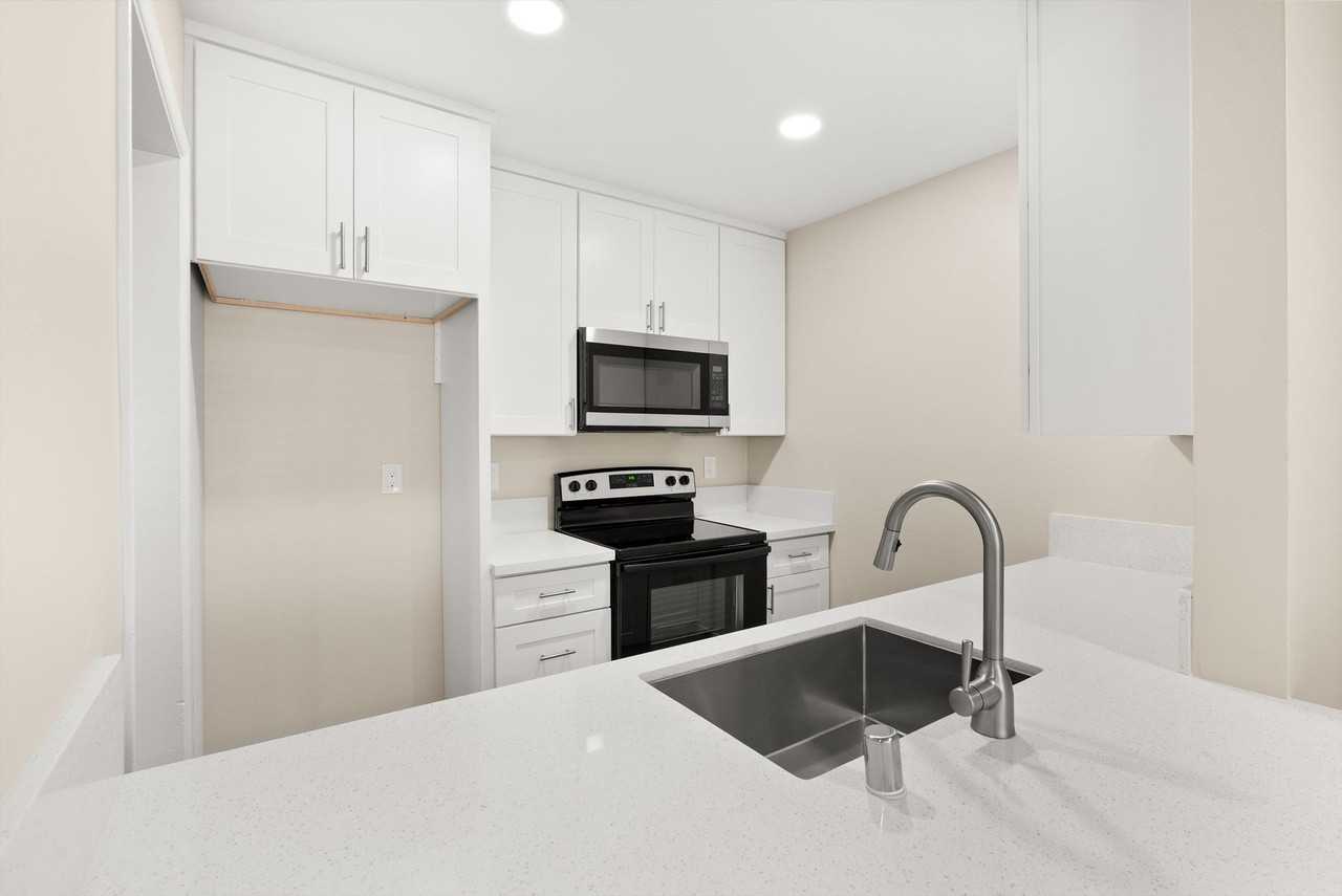 Concorde Apartments - Photo 4 of 49