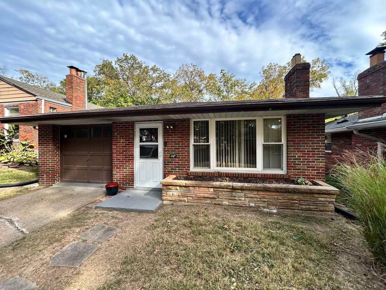 2374 Rockdale Ave - Photo 4 of 11