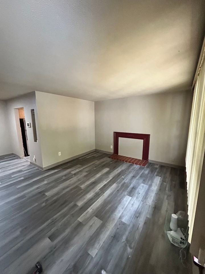 2374 Rockdale Ave - Photo 5 of 11