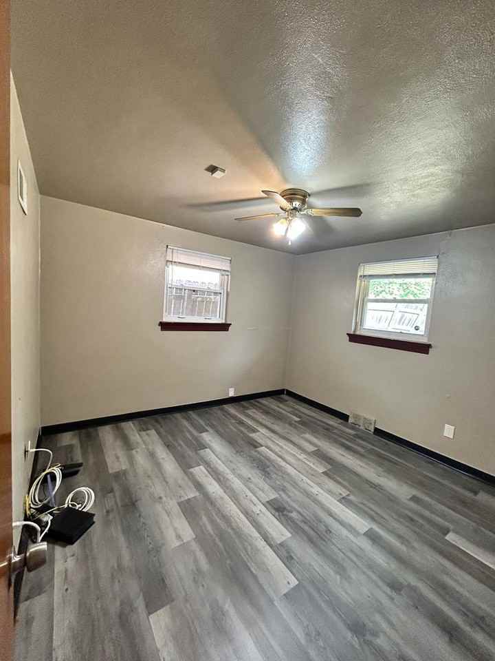 2374 Rockdale Ave - Photo 6 of 11