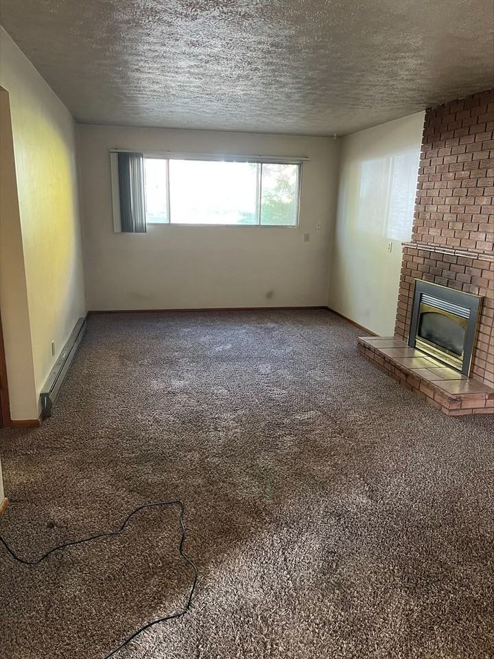 221 W 5th St - Photo 4 of 5