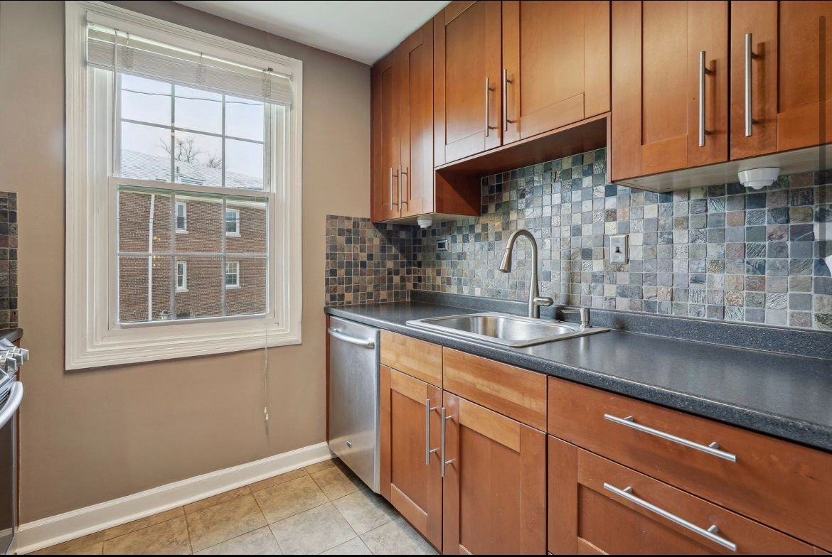 216 N George Mason Dr ##2 - Photo 3 of 7