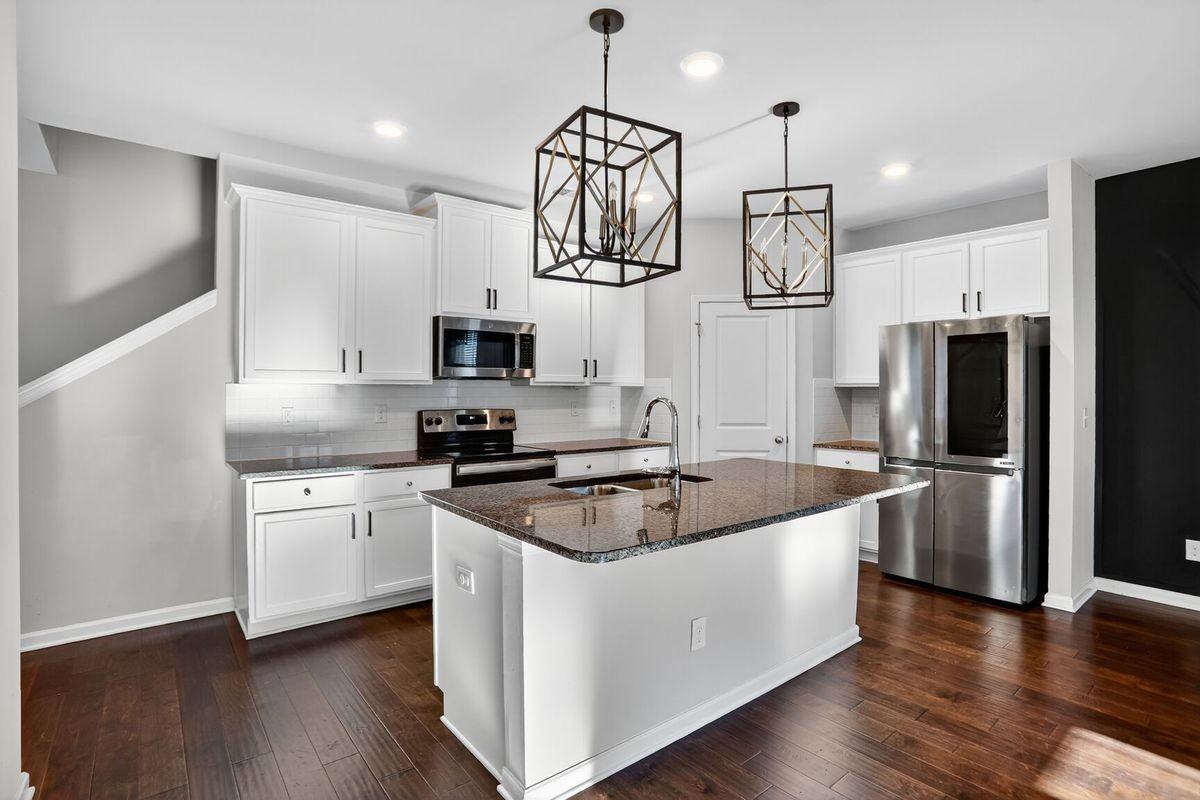 1553 Spring Hollow Way - Photo 3 of 8