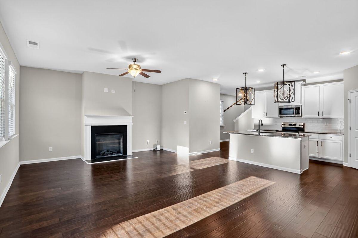 1553 Spring Hollow Way - Photo 4 of 8