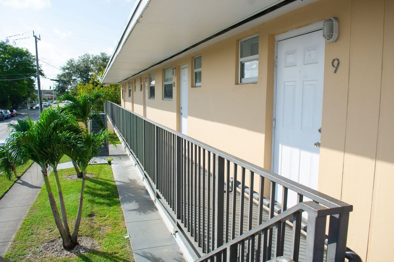 Airport Square - Photo 2 of 15