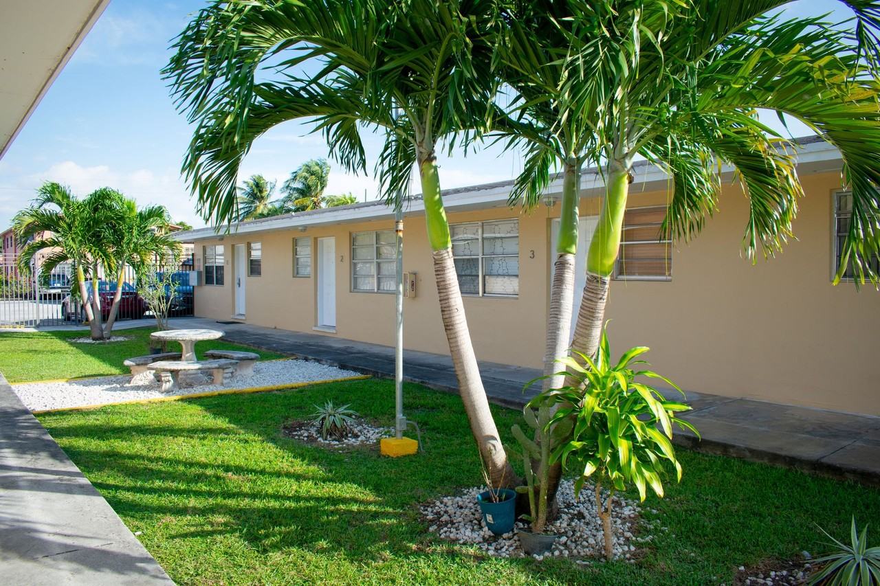 Airport Square - Photo 4 of 15