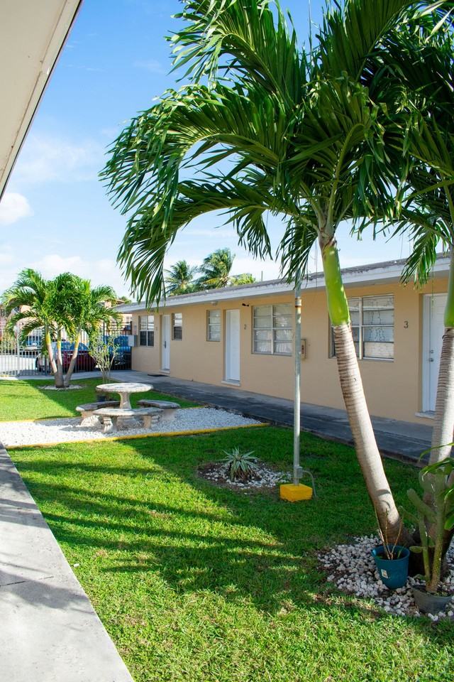 Airport Square - Photo 5 of 15