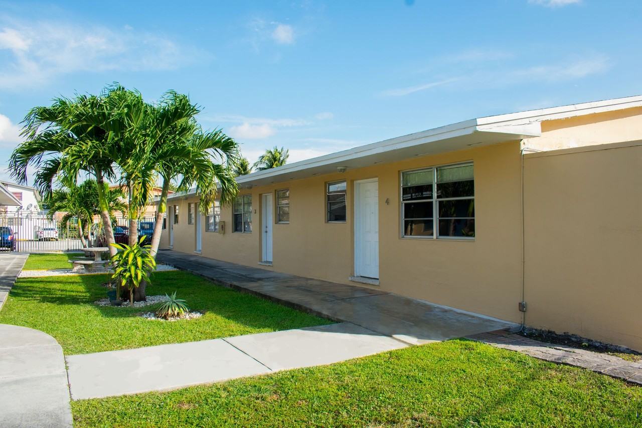 Airport Square - Photo 6 of 15