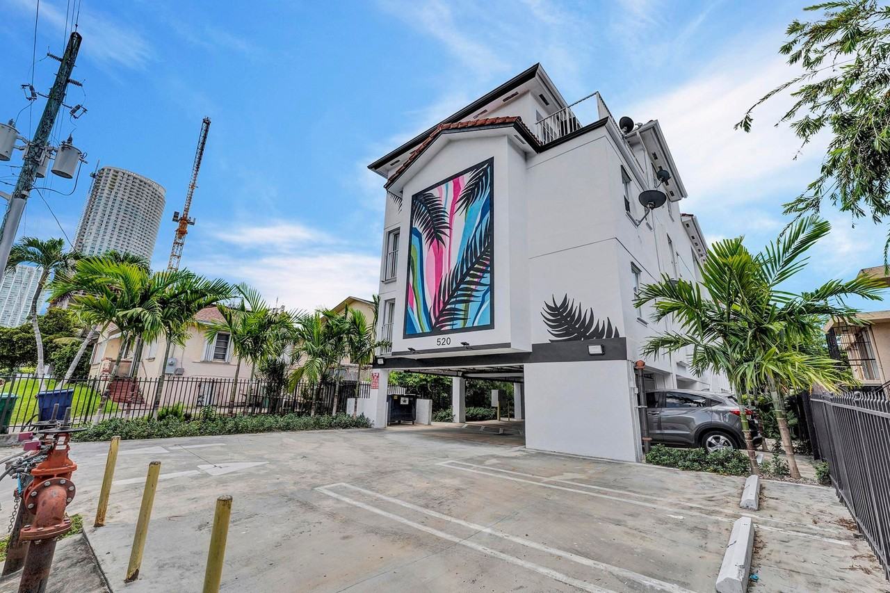 West Brickell Flats - Photo 4 of 34