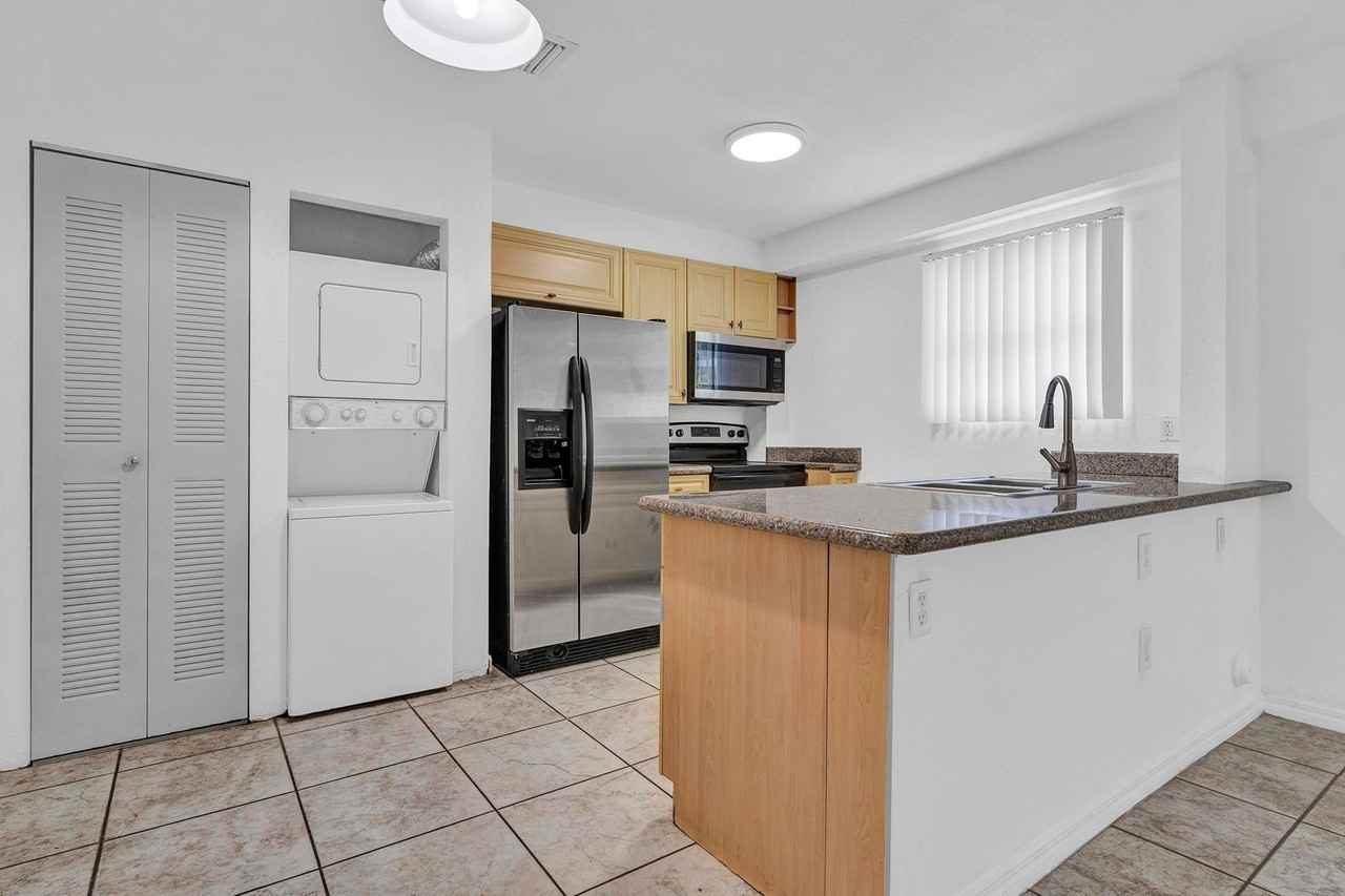 West Brickell Flats - Photo 7 of 34