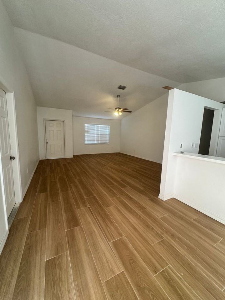 1120 Kareena St Nw - Photo 5 of 10