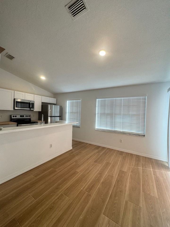 1120 Kareena St Nw - Photo 7 of 10