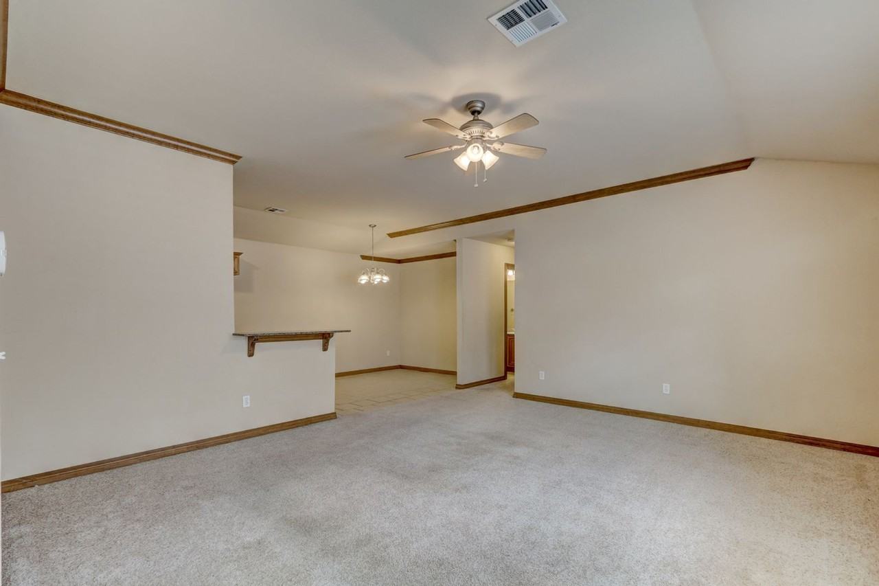 11014 Southwest 5th Street - Photo 3 of 40