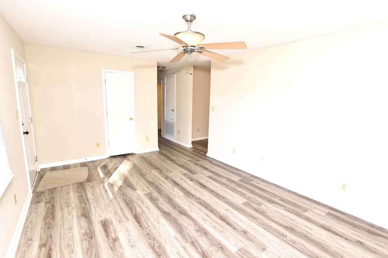 728 Salisbury Dr - Photo 3 of 13