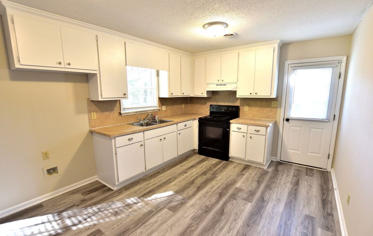 728 Salisbury Dr - Photo 4 of 13