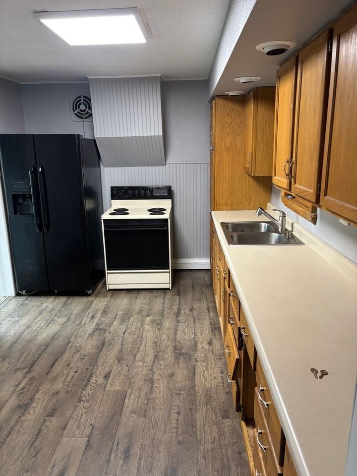 426 2nd St - Photo 6 of 12